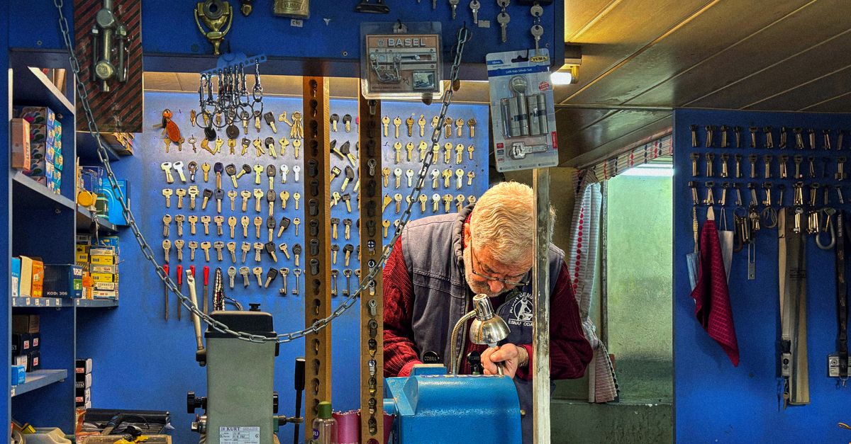 locksmith at work residential — Fresh Meadows Locksmith