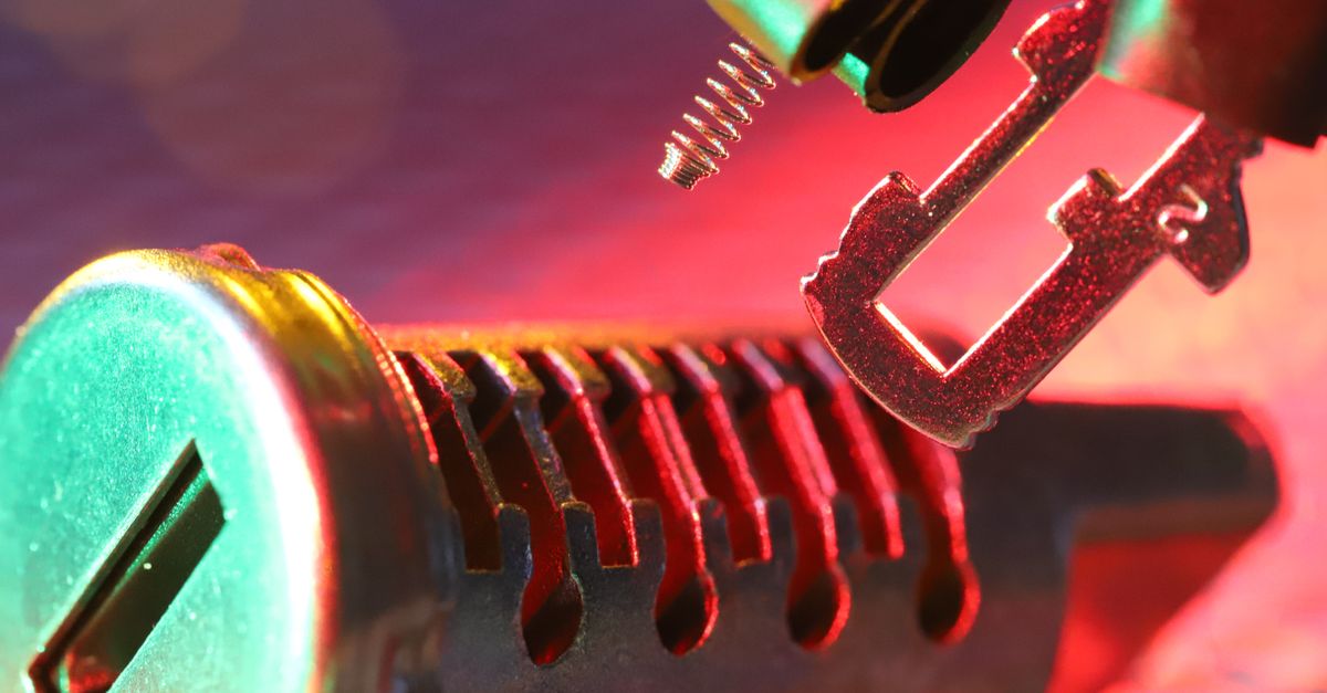 Broken Key Extraction Queens: What Actually Happens Inside Your Cylinder — Fresh Meadows Locksmith
